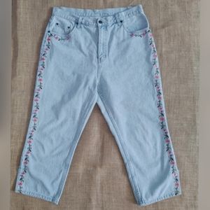 Bill Blass vintage embroidered crop jeans. 14
